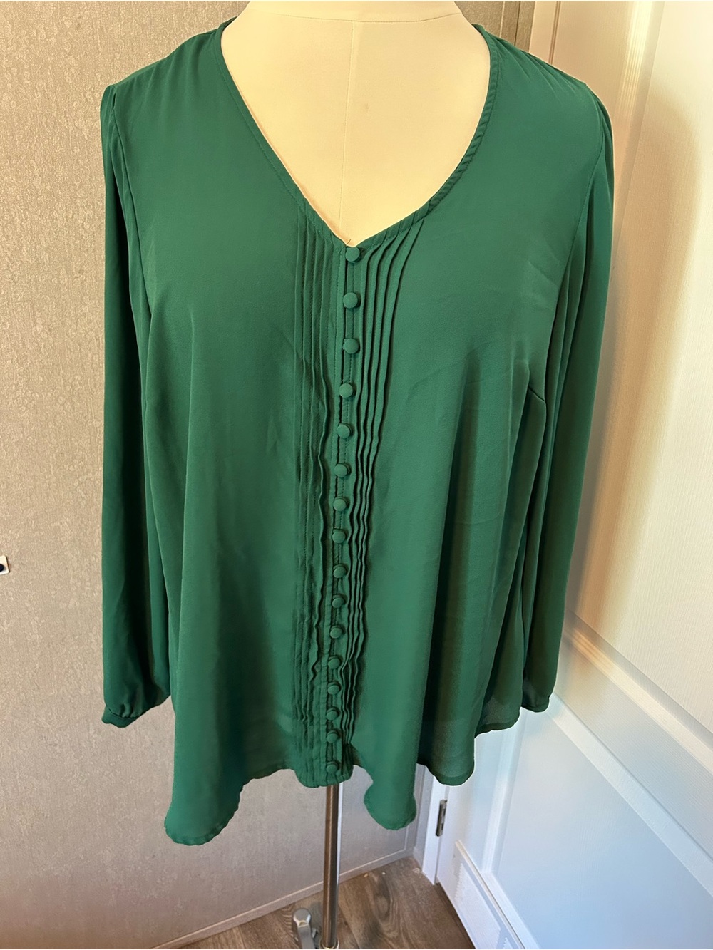 Women's Deep Green V-Neck Button-Front Blouse